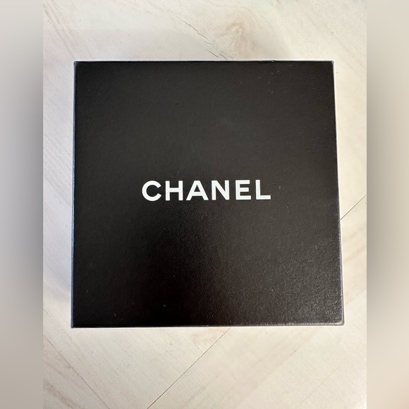 Vintage CHANEL Fall Botanical Pearl Charm Choker Rare Goldtone ✨ 🐰🍂 - Picture 3 of 10